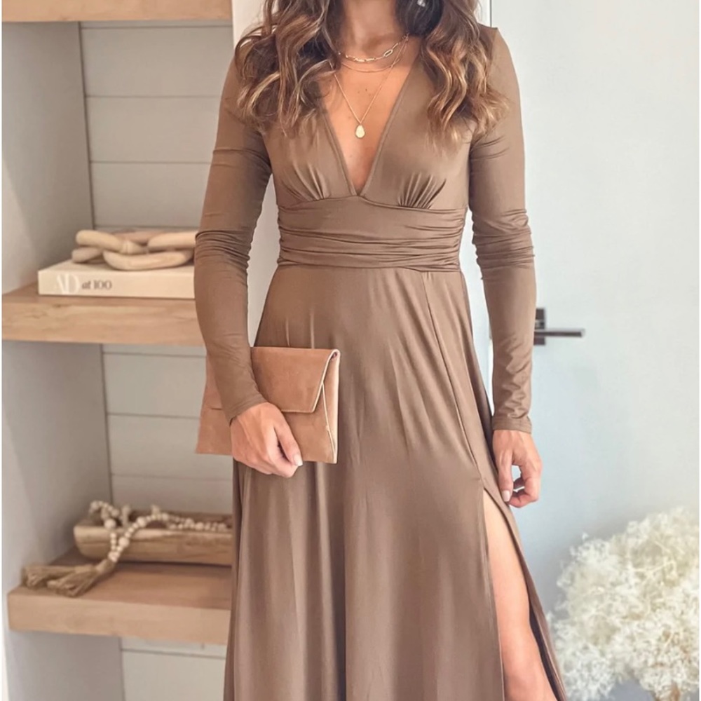 Mocha maxi dress with long sleeves in slit